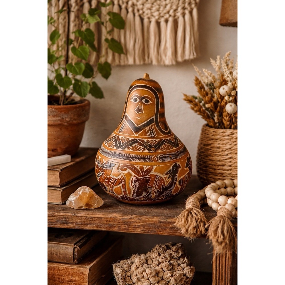 Vintage South American Peru Peruvian‎ Folk Art Storyteller Hand Carved Gourd 4"T